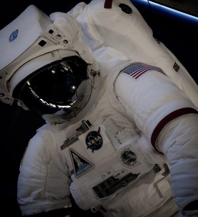 La Biblioteca Comunitaria de Chatham presenta el programa del lanzamiento espacial Artemis II con la Embajadora de la NASA Carol Trembath
