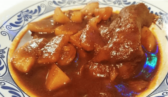 Bisteces en salsa pasilla