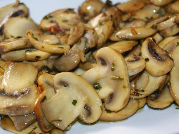 Champiñones al ajillo