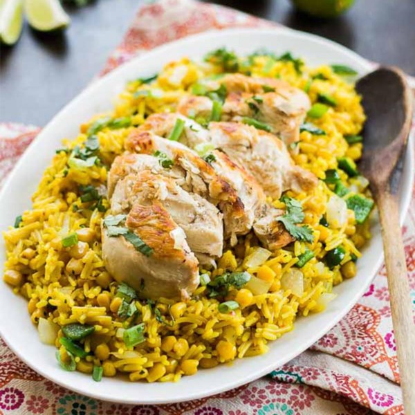 Arroz poblano con pollo, maíz y pimientos