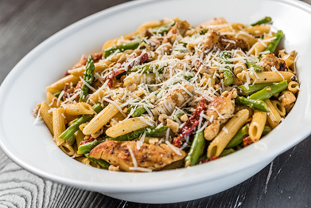 Pastas de pollo con esparragos