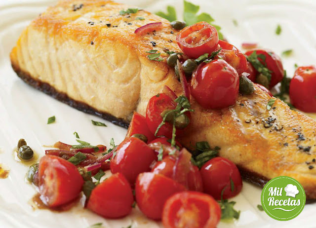 Salmón con albahaca al tomate