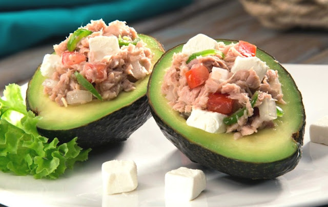 Tapas de aguacate con atún