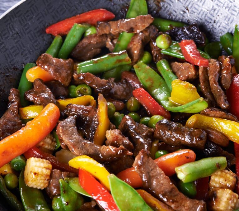 Carne de ternera salteada con verduras