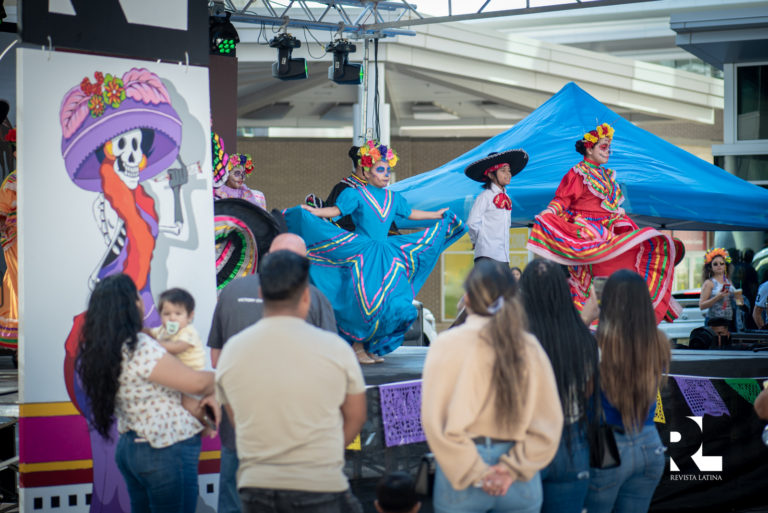 Latin American School en la Celebración del Día de Muertos con Revista Latina