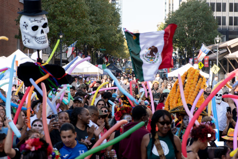 Celebración del Día de muertos con Revista Latina