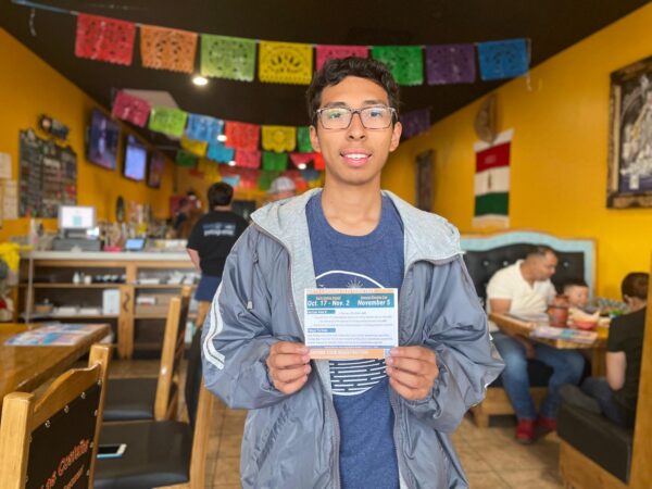 El Centro Hispano llevó a cabo registros de votantes en restaurantes latinos el 5 de mayo y continuará con sus esfuerzos.