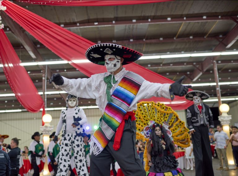 XMasFiestasyRobots 01 768x567